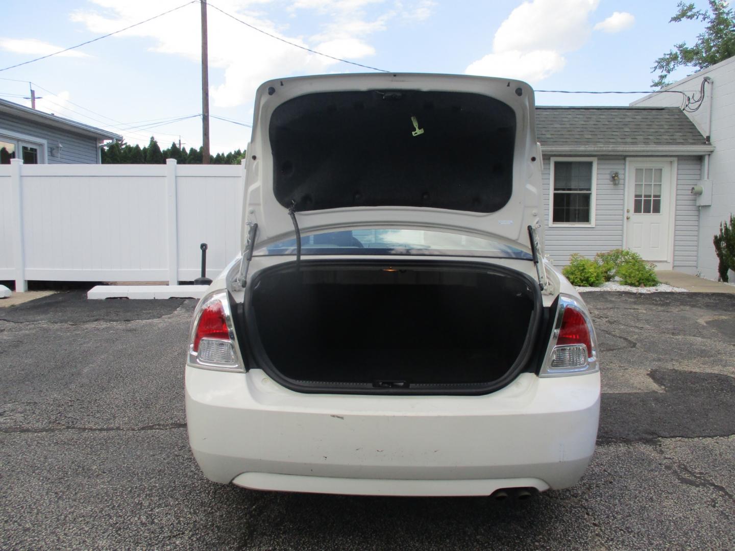 2008 WHITE Ford Fusion (3FAHP08Z38R) , AUTOMATIC transmission, located at 540a Delsea Drive, Sewell, NJ, 08080, (856) 589-6888, 39.752560, -75.111206 - Photo#7